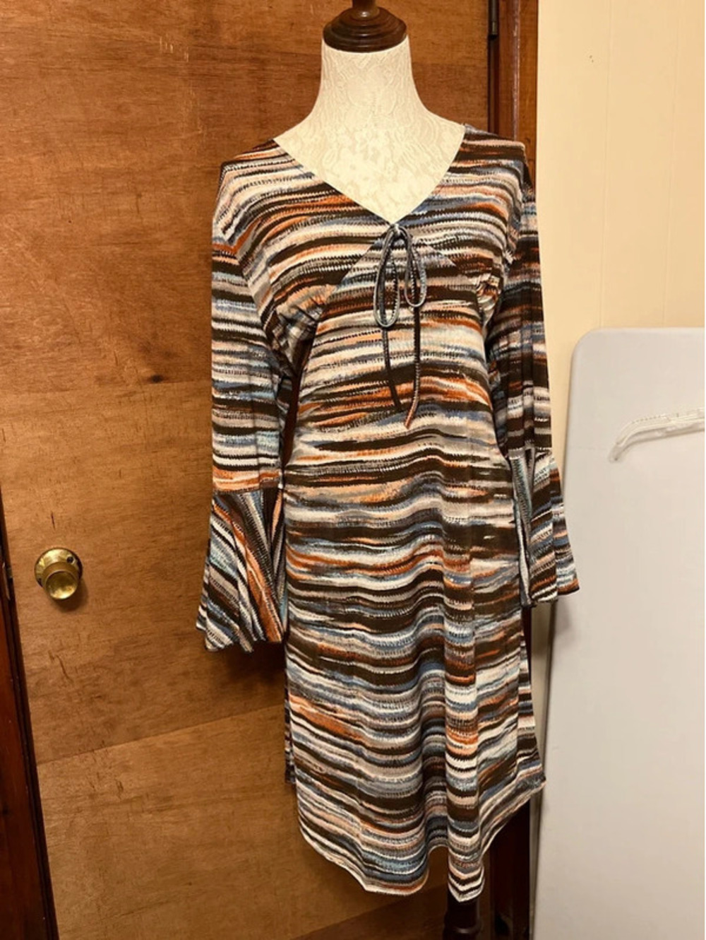 1X quarter sleeve flared arm knee length dress